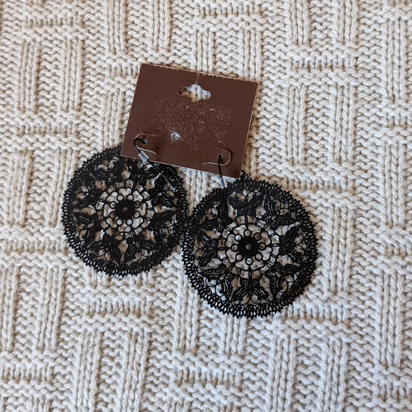 Butterfly Pattern Forever 21 Earrings - EUC - Picture 4 of 6